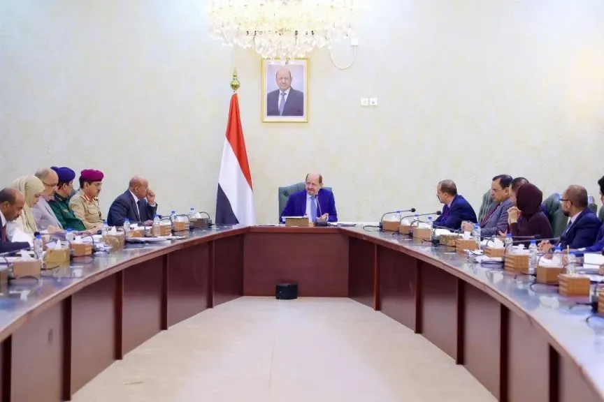 الزنداني خلال ترأسه المجلس الاقتصادي الأعلى يؤكد أولوية تحسين معيشة المواطنين وتعزيز الاستقرار الاقتصاد